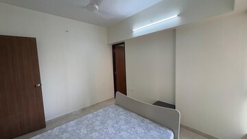 Room in 2 BHK Apartment at Lodha Amara, Kolshet Road – for Rent