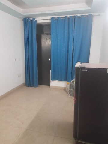 Furnished Amenities in 2.5 BHK Apartment at SRS Pearl Heights, Sector 87 – for Sale