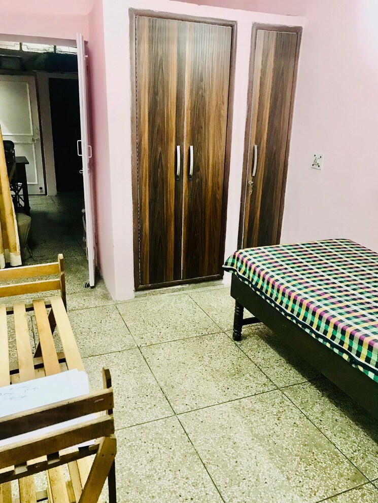 Bedroom, karol bagh Pg For Boys & Girls In Karol Bagh 8892011