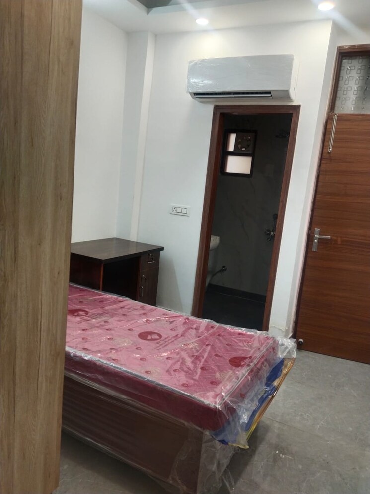 Bedroom, karol bagh Pg For Boys & Girls In Karol Bagh 8892011