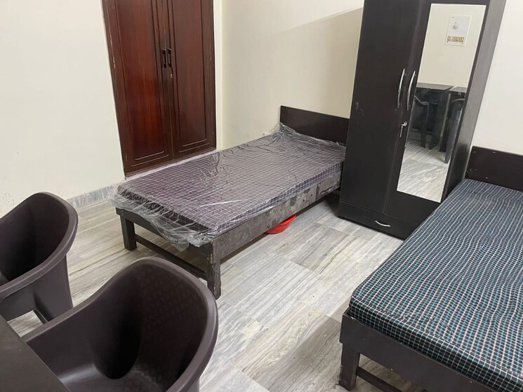 Team Area, karol bagh Pg For Boys & Girls In Karol Bagh 8892011