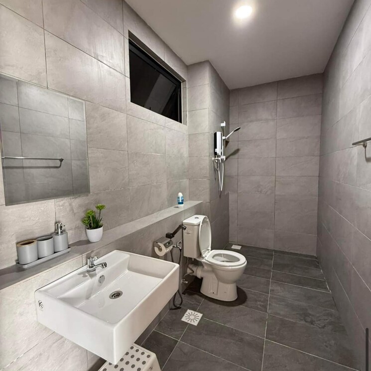 Bathroom, juhu-scheme 2.5 Bedroom 1000 Sq.Ft. Apartment In Chand Society Mumbai 8891907