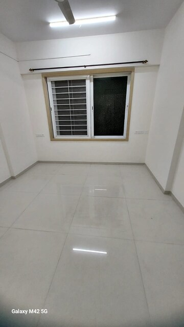 Room in 3 BHK Apartment at Tridhaatu Bhaveshwar Vilas, Chembur – for Rent