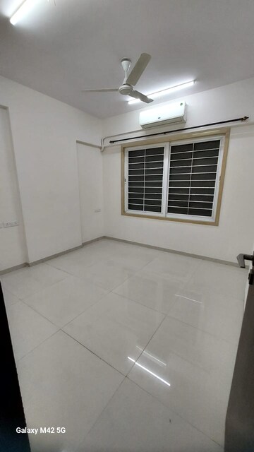 Room in 3 BHK Apartment at Tridhaatu Bhaveshwar Vilas, Chembur – for Rent
