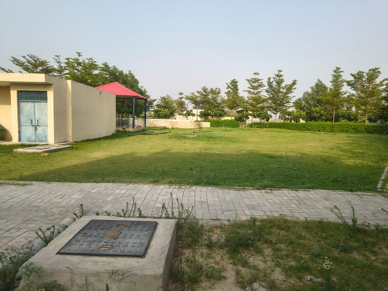 Garden, gurgaon village  104 Sq.Yd. Plot In Gurgaon Village Gurgaon 8892275