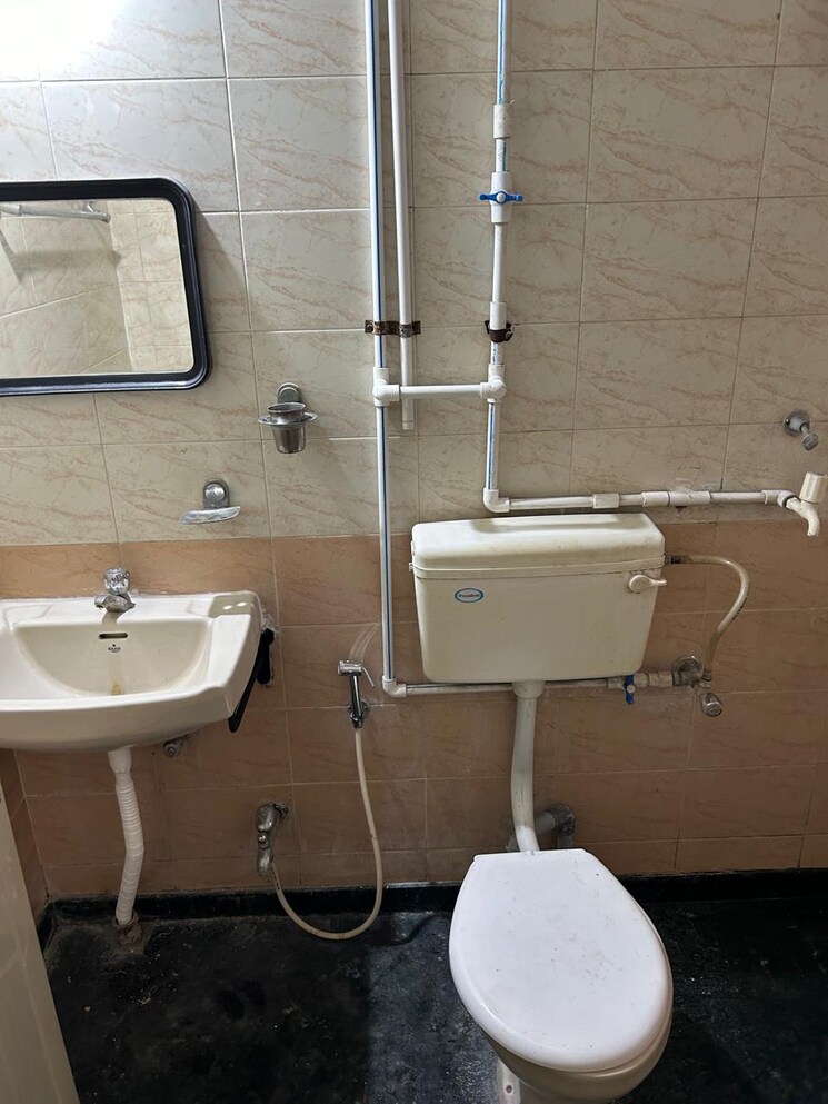 Bathroom, raviraj-yellow-blossoms 2 Bedroom 998 Sq.Ft. Apartment In Ghorpadi Pune 8892189