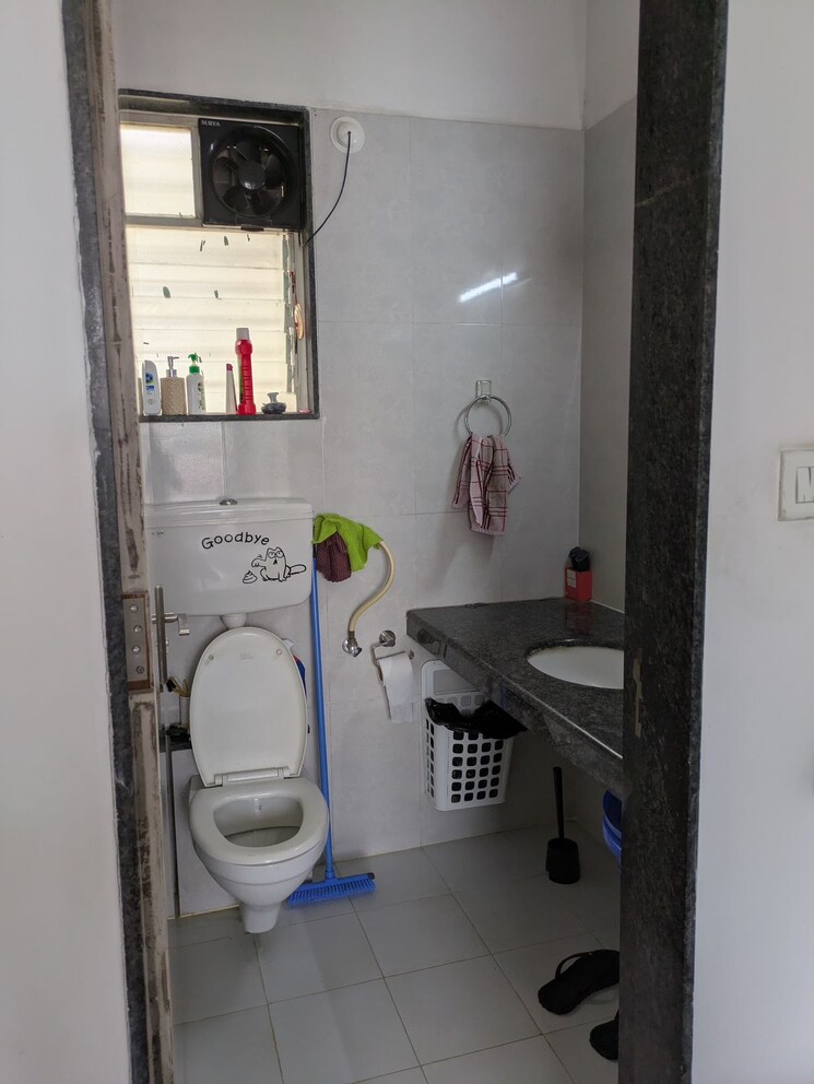 Bathroom, mont-vert-vivant 2 Bedroom 758 Sq.Ft. Apartment In Wakad Pune 8892324