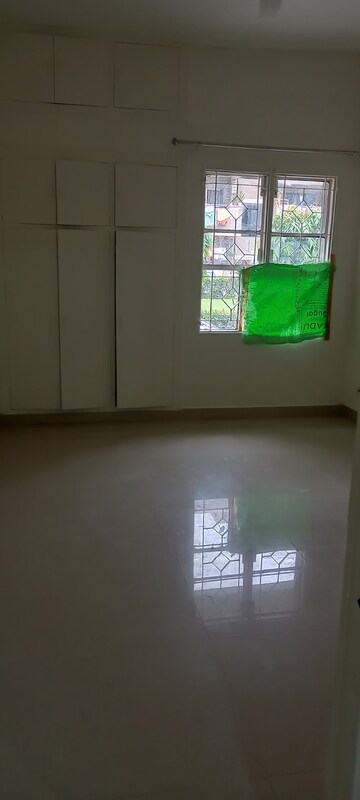 Master Bedroom in 2.5 BHK Apartment at Panchmahal Awas, Patparganj – for Rent