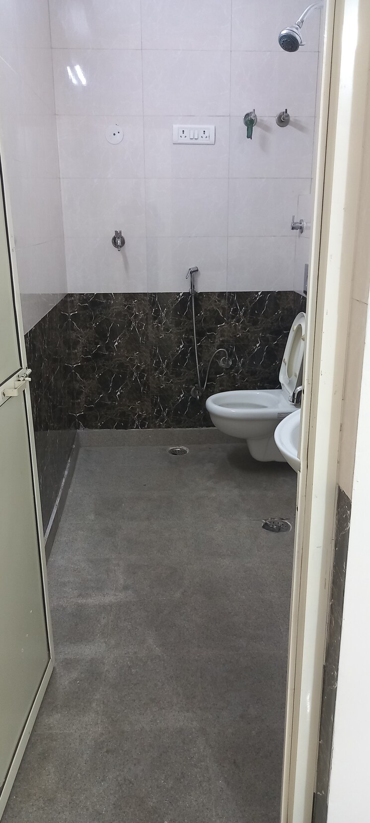 Bathroom, panchmahal-awas 2.5 Bedroom 1400 Sq.Ft. Apartment In Patparganj Delhi 8892602