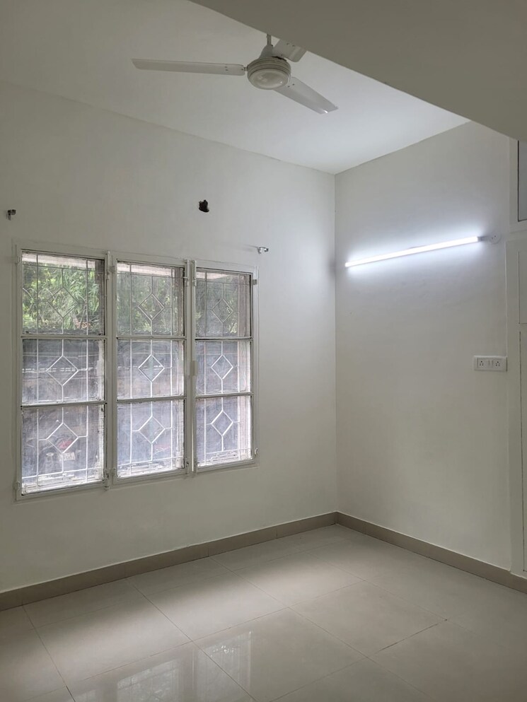 Bedroom, panchmahal-awas 2.5 Bedroom 1400 Sq.Ft. Apartment In Patparganj Delhi 8892602