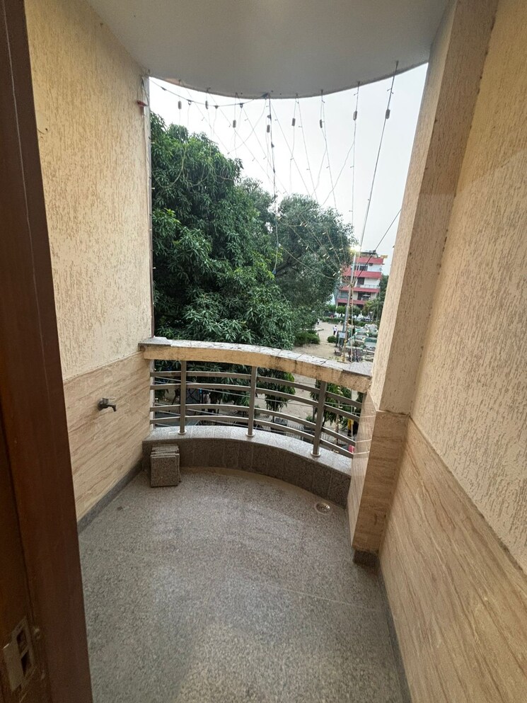 Balcony, lajpat nagar 2 Bedroom 1000 Sq.Ft. Builder Floor In Lajpat Nagar Delhi 8892720