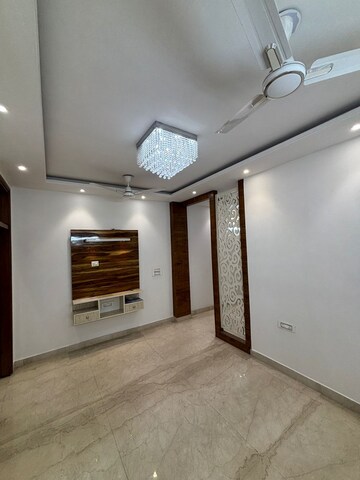 Room in 2 BHK Builder Floor at Lajpat Nagar – for Rent