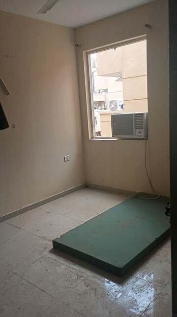 Room in 2.5 BHK Apartment at Pyramid Urban Homes 2, Sector 86 – for Rent