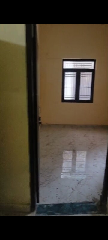Room in 1.5 BHK Builder Floor at Sector 121 – for Rent