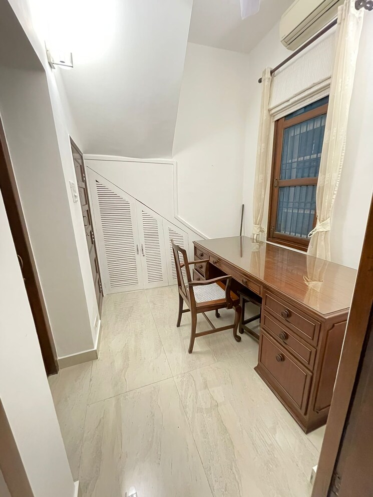 Balcony, boutique-residential-apartments-35 2.5 Bedroom 2500 Sq.Ft. Apartment In Golf Links Delhi 8893203