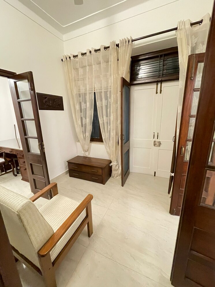 Team Area, boutique-residential-apartments-35 2.5 Bedroom 2500 Sq.Ft. Apartment In Golf Links Delhi 8893203