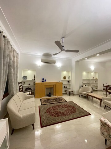 Bedroom in 2.5 BHK Apartment at Boutique Residential Apartments 35, Golf Links – for Rent