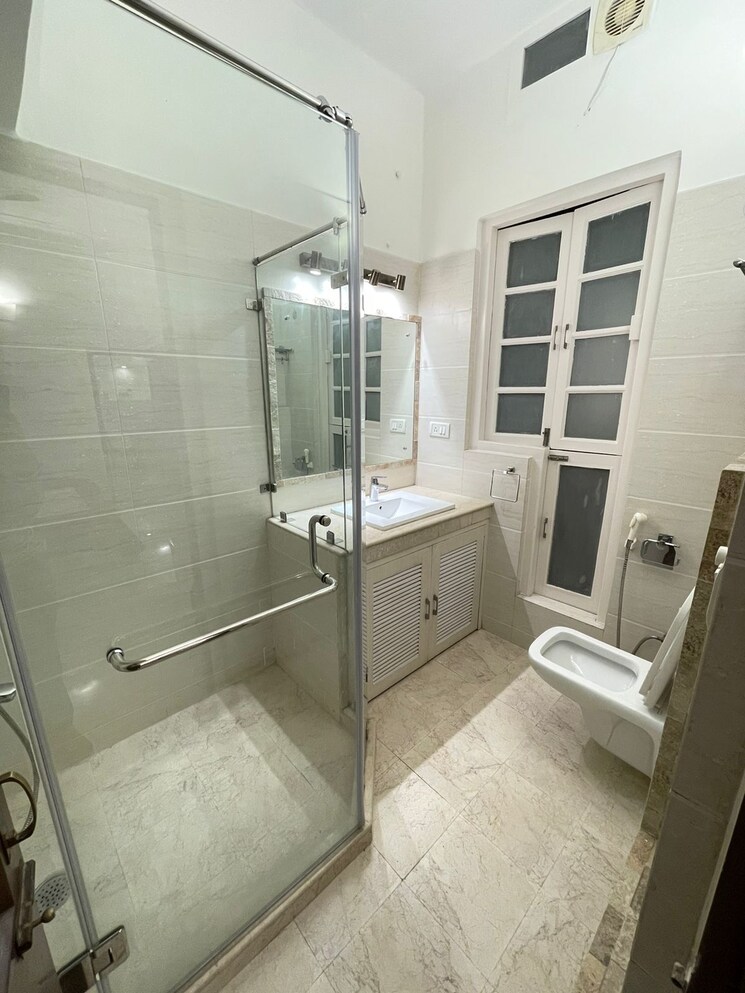 Bathroom, boutique-residential-apartments-35 2.5 Bedroom 2500 Sq.Ft. Apartment In Golf Links Delhi 8893203