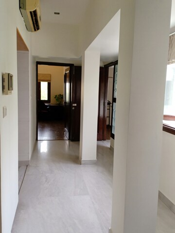 Room in 2 BHK Apartment at Boutique Residential Apartments 35, Golf Links – for Rent