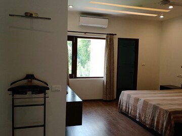 Room in 2 BHK Apartment at Boutique Residential Apartments 35, Golf Links – for Rent