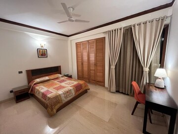 Bedroom in 3 BHK Apartment at Golf Links – for Rent