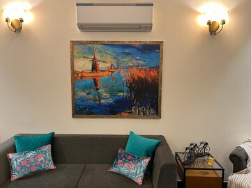 Bedroom in 3 BHK Apartment at Golf Links – for Rent