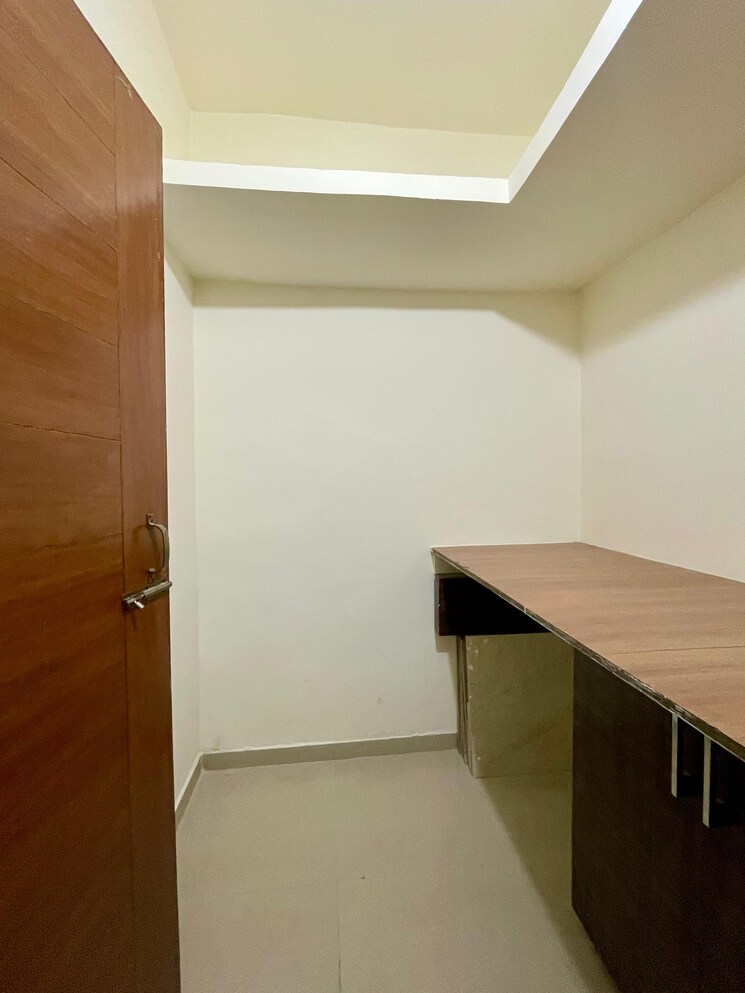 Room, vip road 3 Bedroom 1650 Sq.Ft. Apartment In Vip Road Zirakpur 8893431