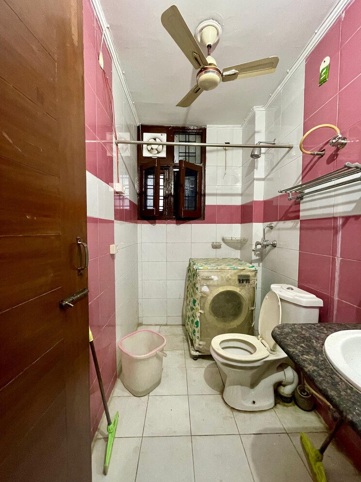 Bathroom, vip road 3 Bedroom 1650 Sq.Ft. Apartment In Vip Road Zirakpur 8893431
