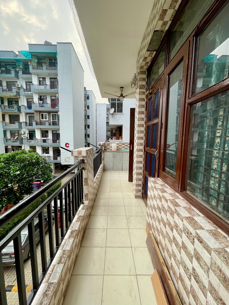 Balcony, vip road 3 Bedroom 1650 Sq.Ft. Apartment In Vip Road Zirakpur 8893431
