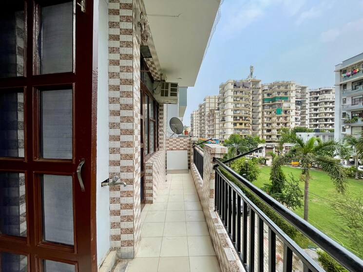 Balcony, vip road 3 Bedroom 1650 Sq.Ft. Apartment In Vip Road Zirakpur 8893431