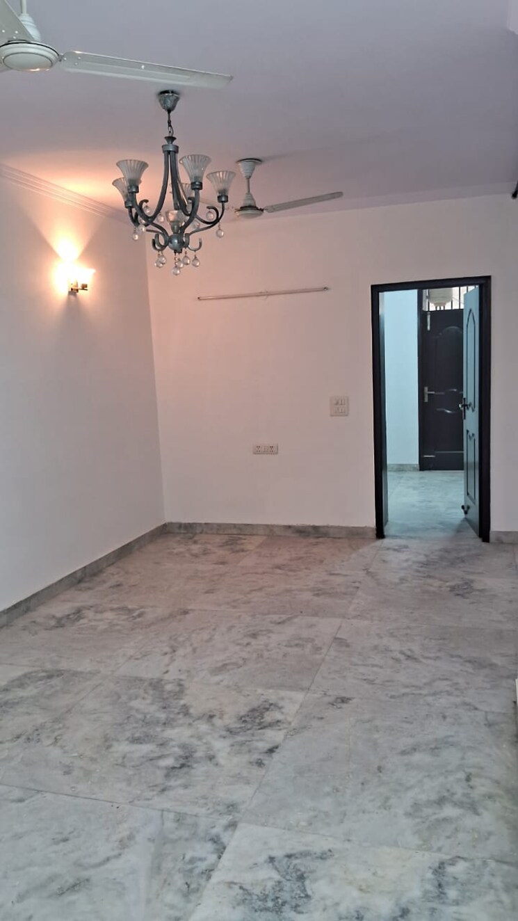Room, dayanand colony 2 Bedroom 900 Sq.Ft. Builder Floor In Dayanand Colony Delhi 8893557