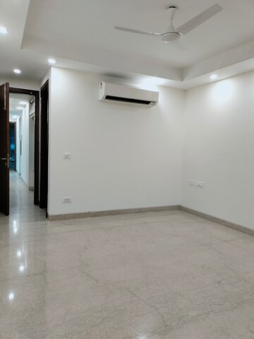 Room in 3 BHK Apartment at Greater Kailash – for Rent