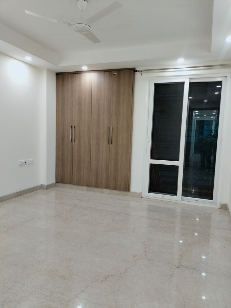 Room, greater kailash 3 Bedroom 2000 Sq.Ft. Apartment In Greater Kailash Delhi 8893531
