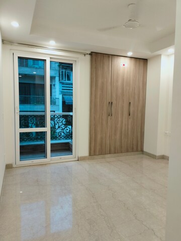 Room in 3 BHK Apartment at Greater Kailash – for Rent