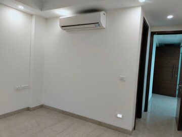 Room in 3 BHK Apartment at Greater Kailash – for Rent