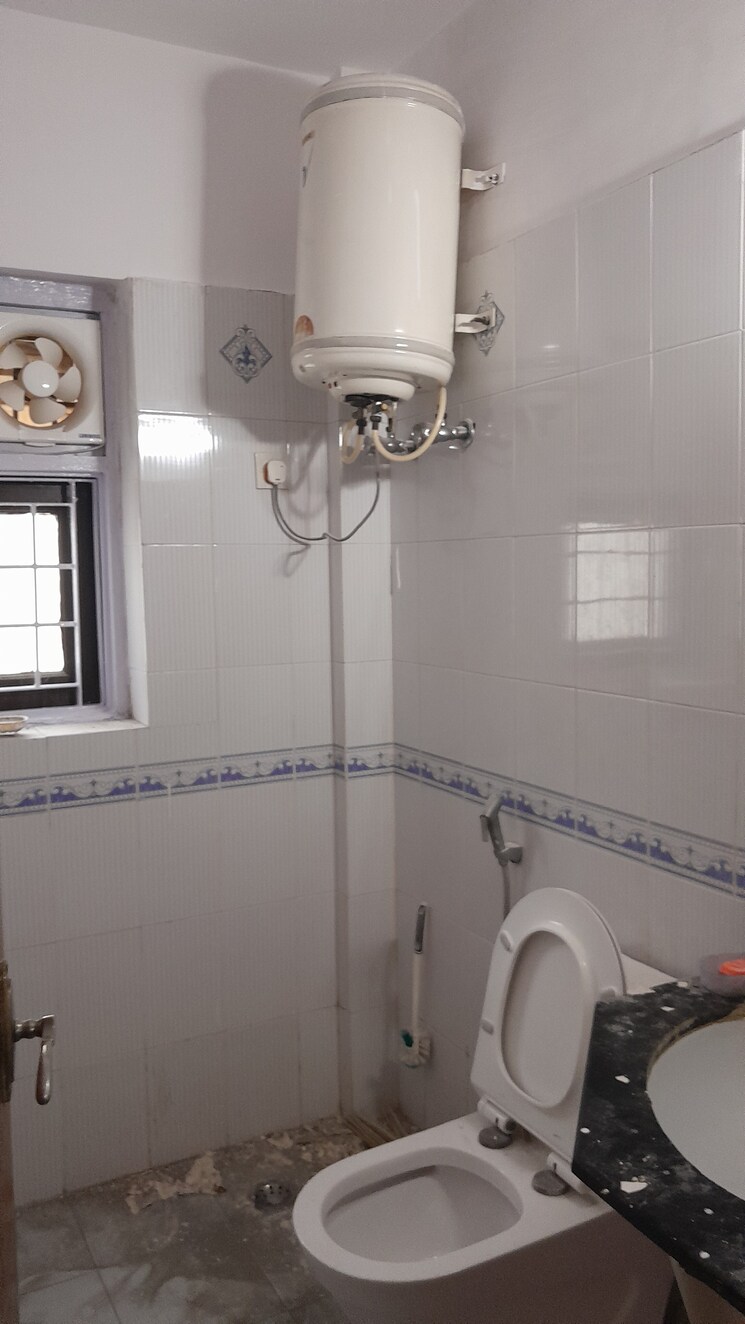 Bathroom, uppal-southend 3 Bedroom 2750 Sq.Ft. Builder Floor In Sector 49 Gurgaon 8893666