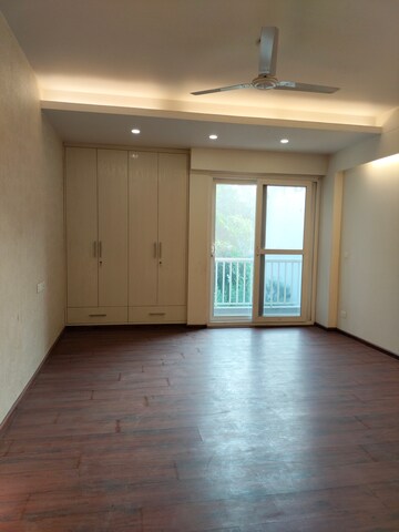 Room in 4 BHK Apartment at Vasant Vihar – for Sale