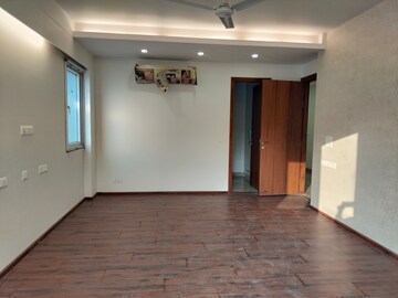 Room in 4 BHK Apartment at Vasant Vihar – for Sale