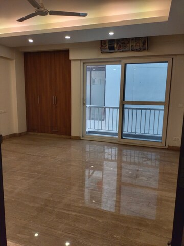 Room in 4 BHK Apartment at Vasant Vihar – for Sale