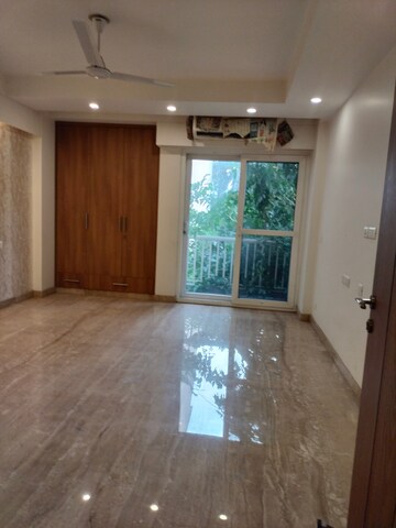 Room in 4 BHK Apartment at Vasant Vihar – for Sale