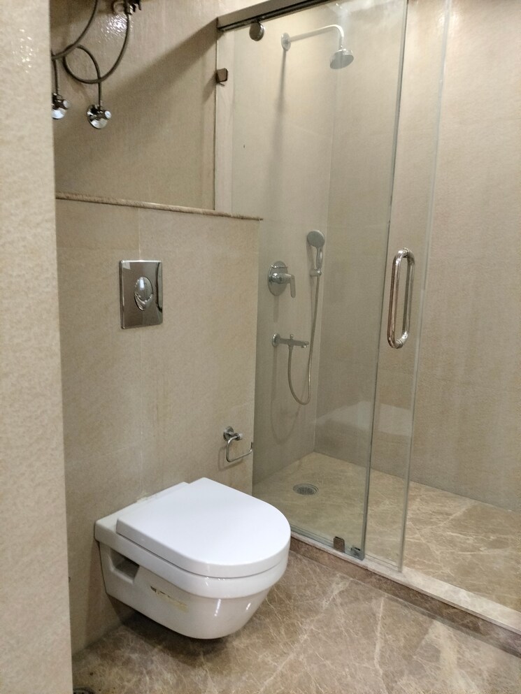 Bathroom, vasant vihar 4 Bedroom 3600 Sq.Ft. Apartment In Vasant Vihar Delhi 8893694