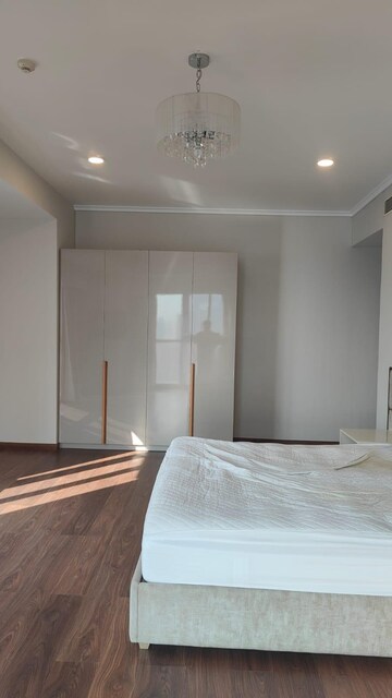 Room in 4 BHK Apartment at Bombay Realty One ICC, Wadala – for Rent