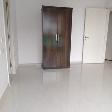 Room in 2 BHK Apartment at Hiranandani Athena, Patlipada – for Rent