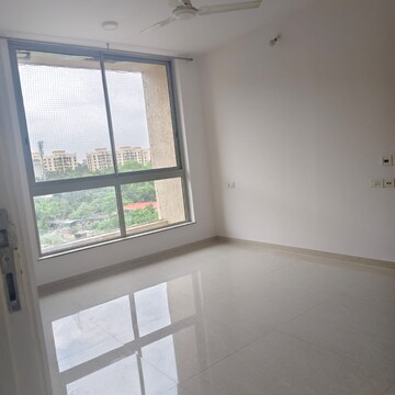 Room in 2 BHK Apartment at Hiranandani Athena, Patlipada – for Rent