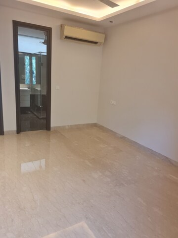 Room in 3 BHK Apartment at Greater Kailash ii – for Rent