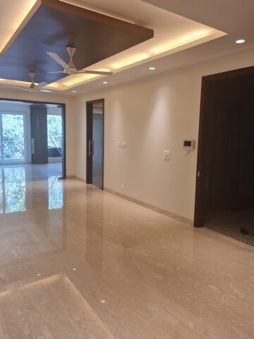 Room in 3 BHK Apartment at Greater Kailash ii – for Rent