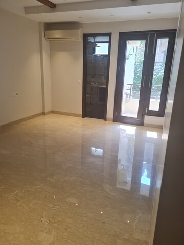 Room in 3 BHK Apartment at Greater Kailash ii – for Rent
