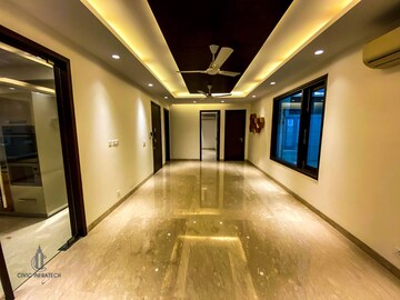 Room in 4 BHK Apartment at Greater Kailash ii – for Rent