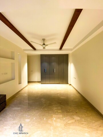 Room in 4 BHK Apartment at Greater Kailash ii – for Rent