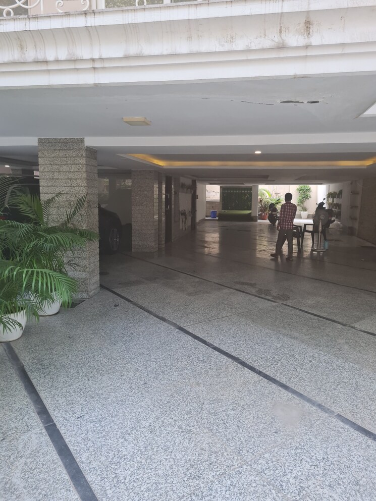  Parking, greater kailash ii 4 Bedroom 2500 Sq.Ft. Apartment In Greater Kailash ii Delhi 8893743